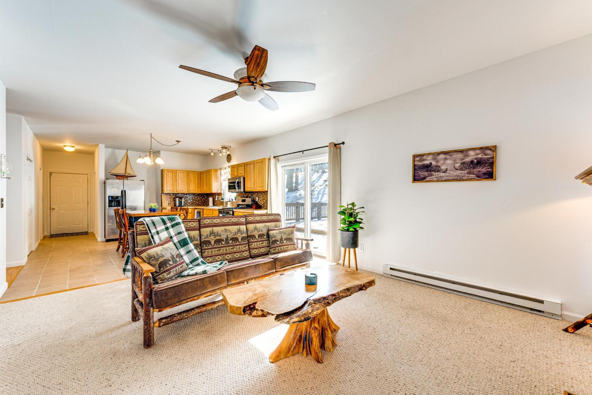 Deck, Fire Pit And Grill Spacious Pocono Gem