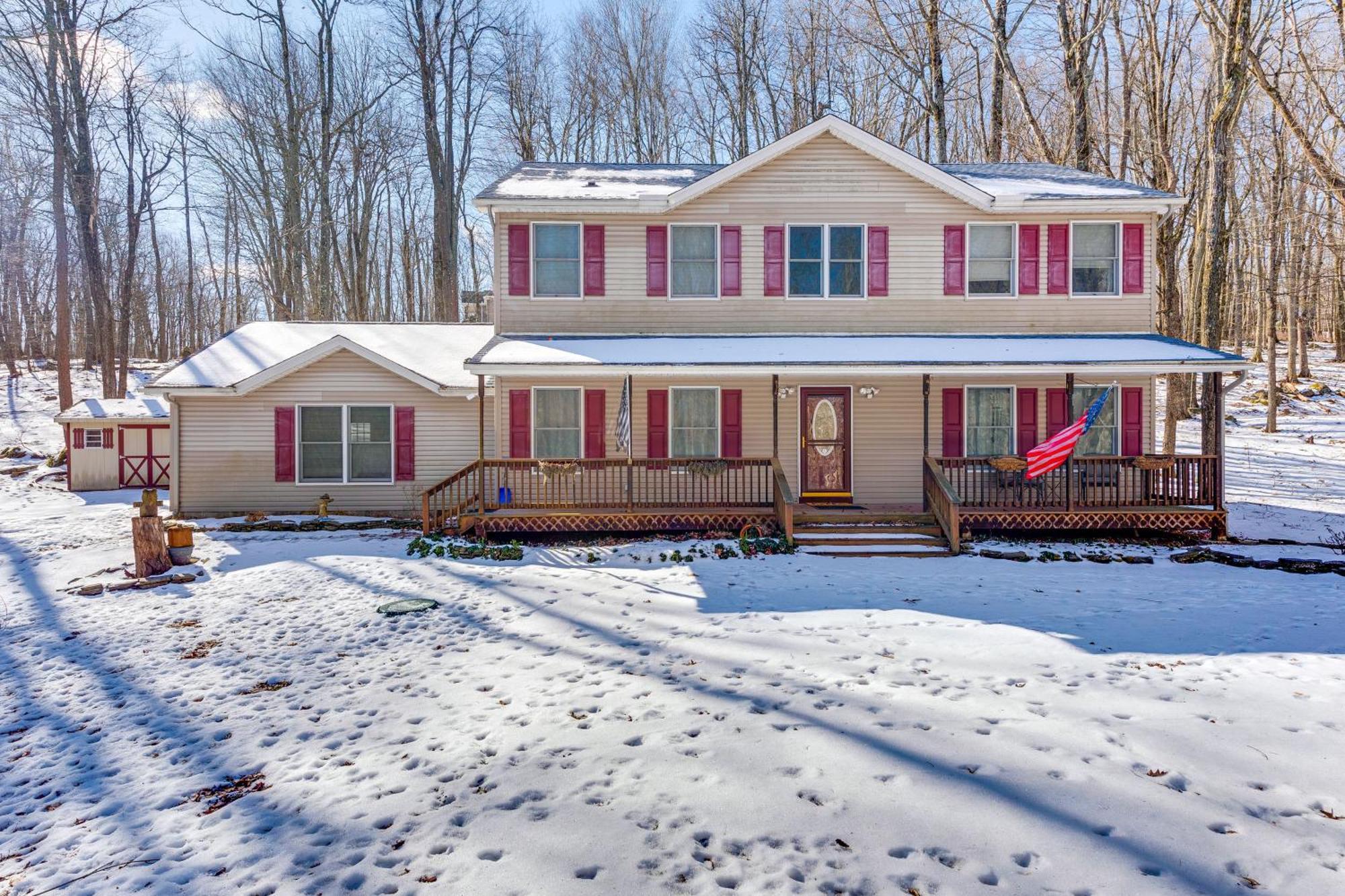 Holiday home Deck, Fire Pit And Grill Spacious Pocono Gem *
